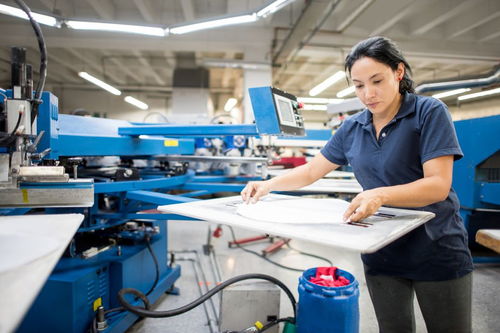 車間技術員與企業財務咨詢服務 不同職業路徑的前景分析